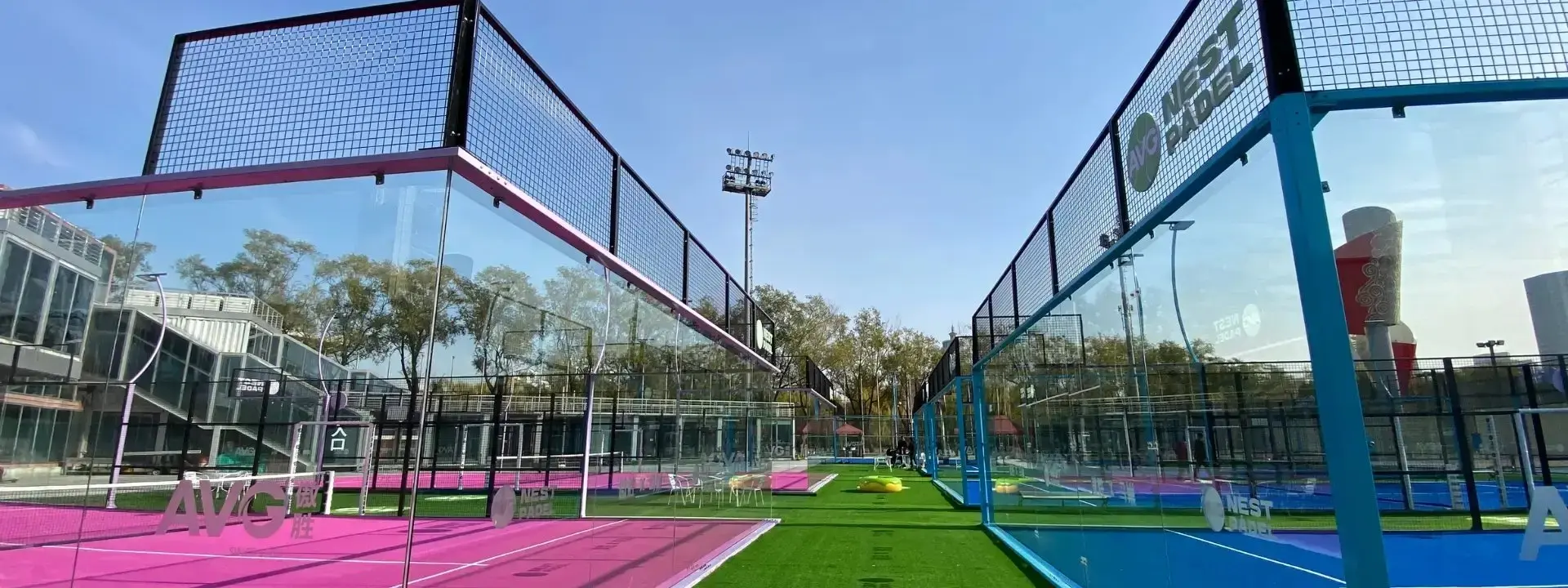 Campo de padel com relva sintética